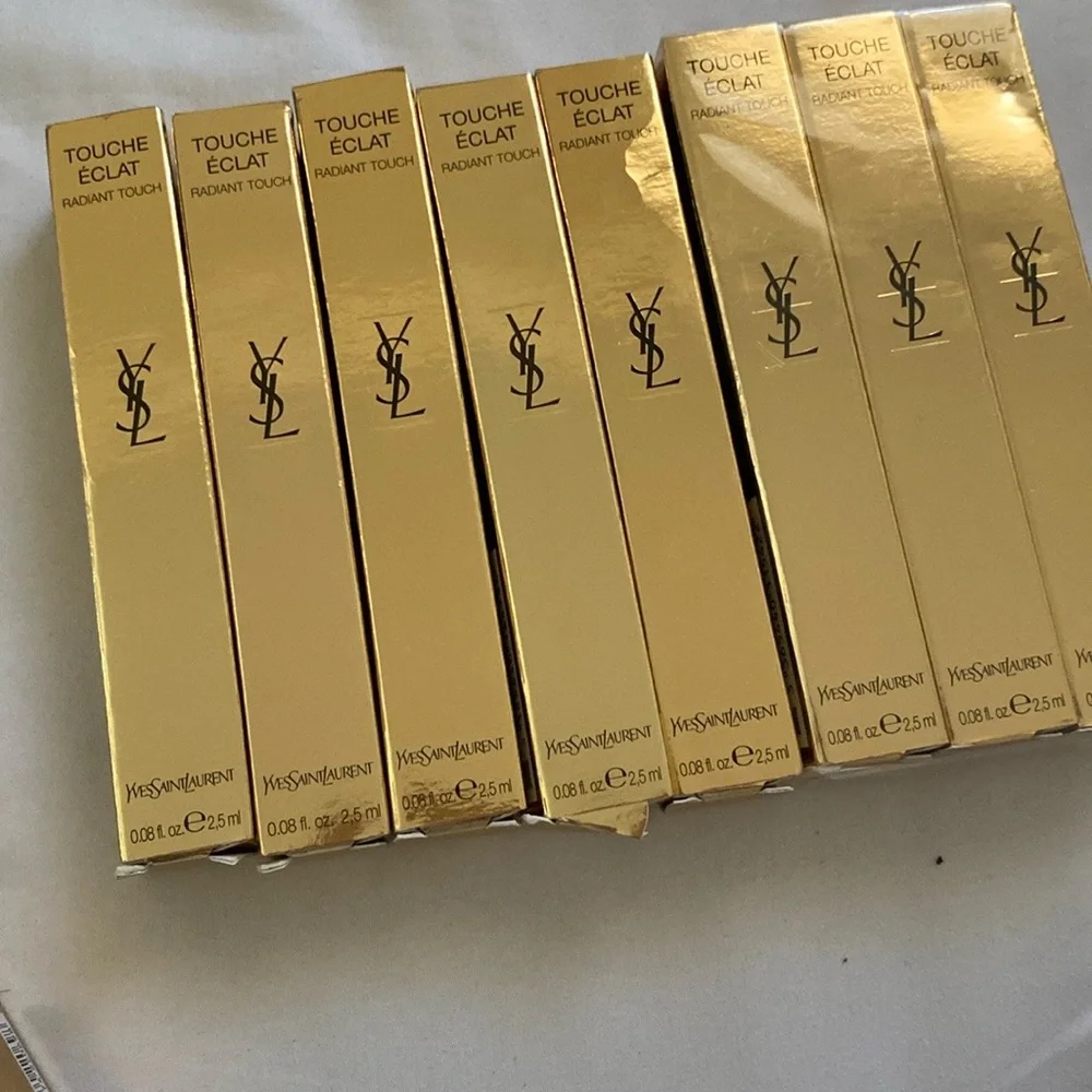 Yves Saint Laurent Touche Éclat Radiant Touch Pen in Luminous Sand Color 4.5